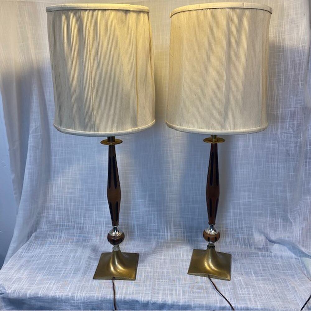 Pair of Vintage Mid Century Modern Walnut Wood Brushed Brass Table Lamps 34 inch - Picture 5 of 15